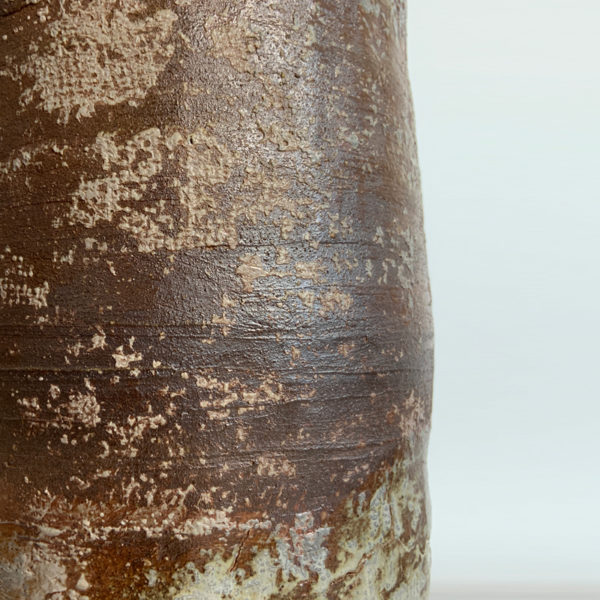 Grand vase en grès rouge émaillé cuit dans un four à bois japonais, signé Pierre Casenove