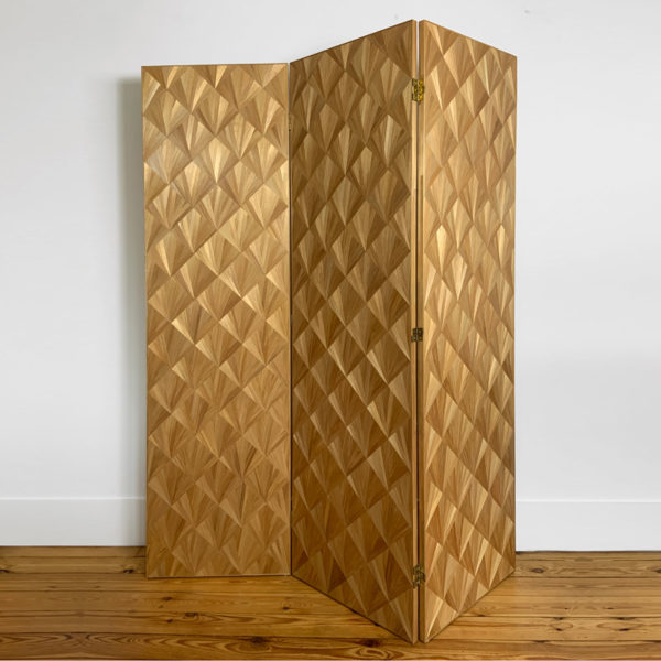 Contemporary straw marquetry screen signed OAK Studio, designer of exceptional furniture and lighting