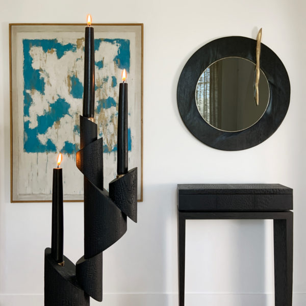 Miroir contemporain argenté avec cadre en bois sculpté signé Hoon Moreau, artiste designer d'objets design uniques et poétiques