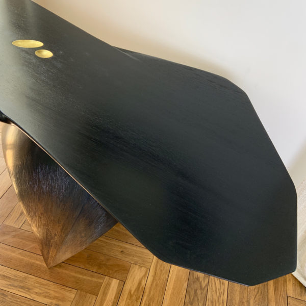 Table basse contemporaine en chêne massif signée Hoon Moreau, artiste designer de meubles uniques en bois sculpté