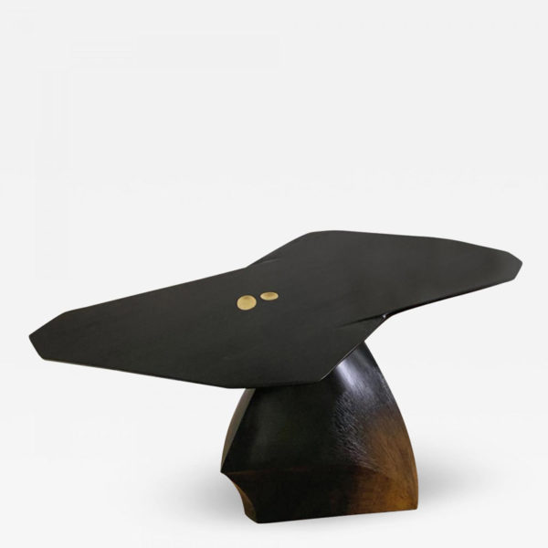 Table basse contemporaine en chêne massif signée Hoon Moreau, artiste designer de meubles uniques en bois sculpté