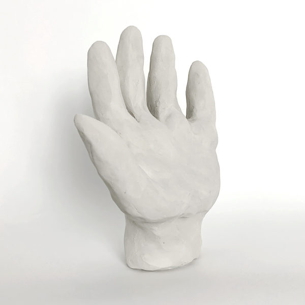 Sculpture de main en argile blanche signée Dainche, artiste contemporain