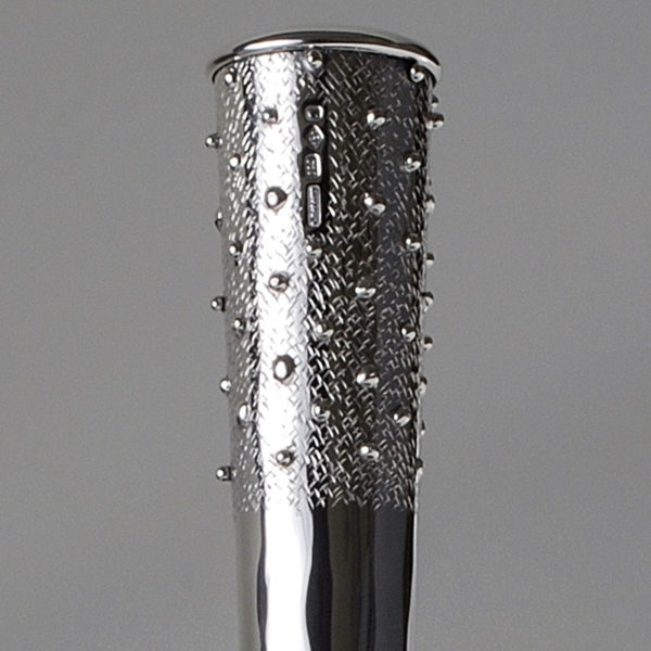 Chiseled solid silver vase signed Roland Daraspe, goldsmith and Master of Art in Bordeaux