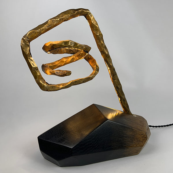 Sculpture lumineuse en chêne et bronze signée Hoon Moreau, artiste peintre, sculpteur et designer