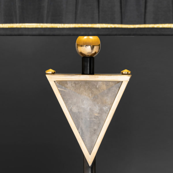 Paire de lampes en laiton et cristal de roche fabriquées à la main imaginées par Alexandre Vossion