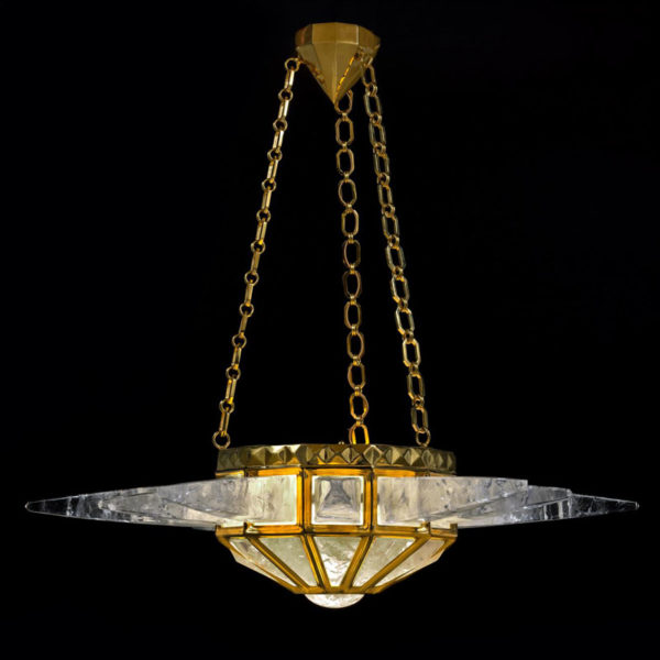 Suspension en bronze doré et cristal de roche signée Alexandre Vossion, artiste designer de luminaires d'exception