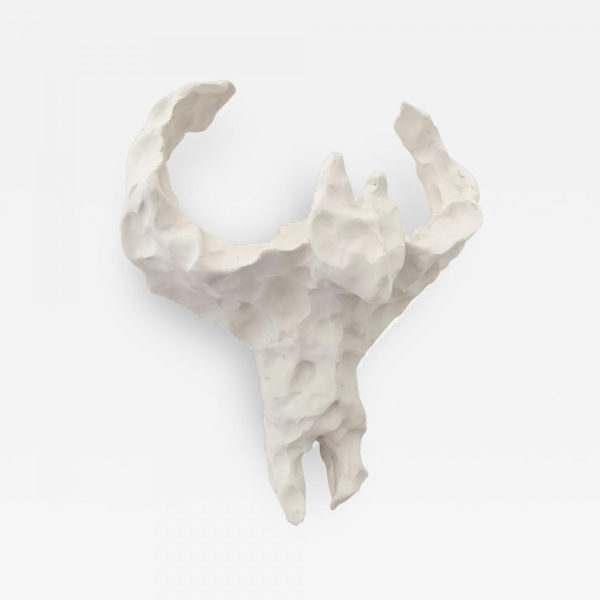 Sculpture de chauve-souris en céramique blanche signée Dainche, artiste contemporain