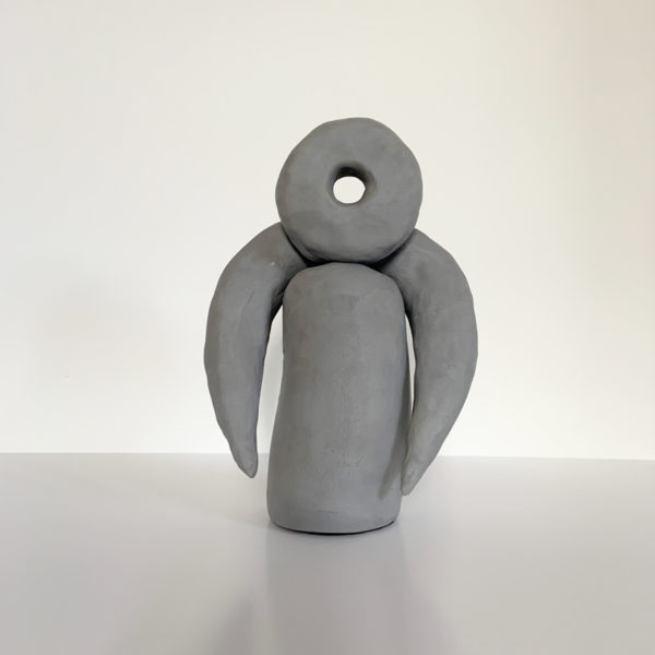 Sculpture en céramique grise signée Dainche, artiste contemporain