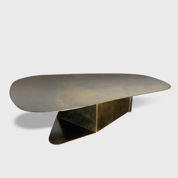 Table basse personnalisable en acier oxydé et patiné bronze, pièce unique signée de Pierre Mounier