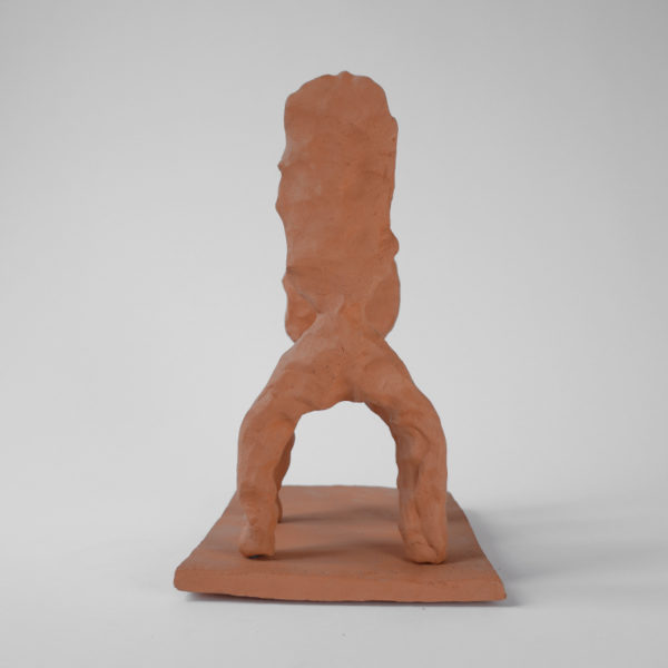 Sculpture de renard en argile rouge signée Dainche, artiste contemporain
