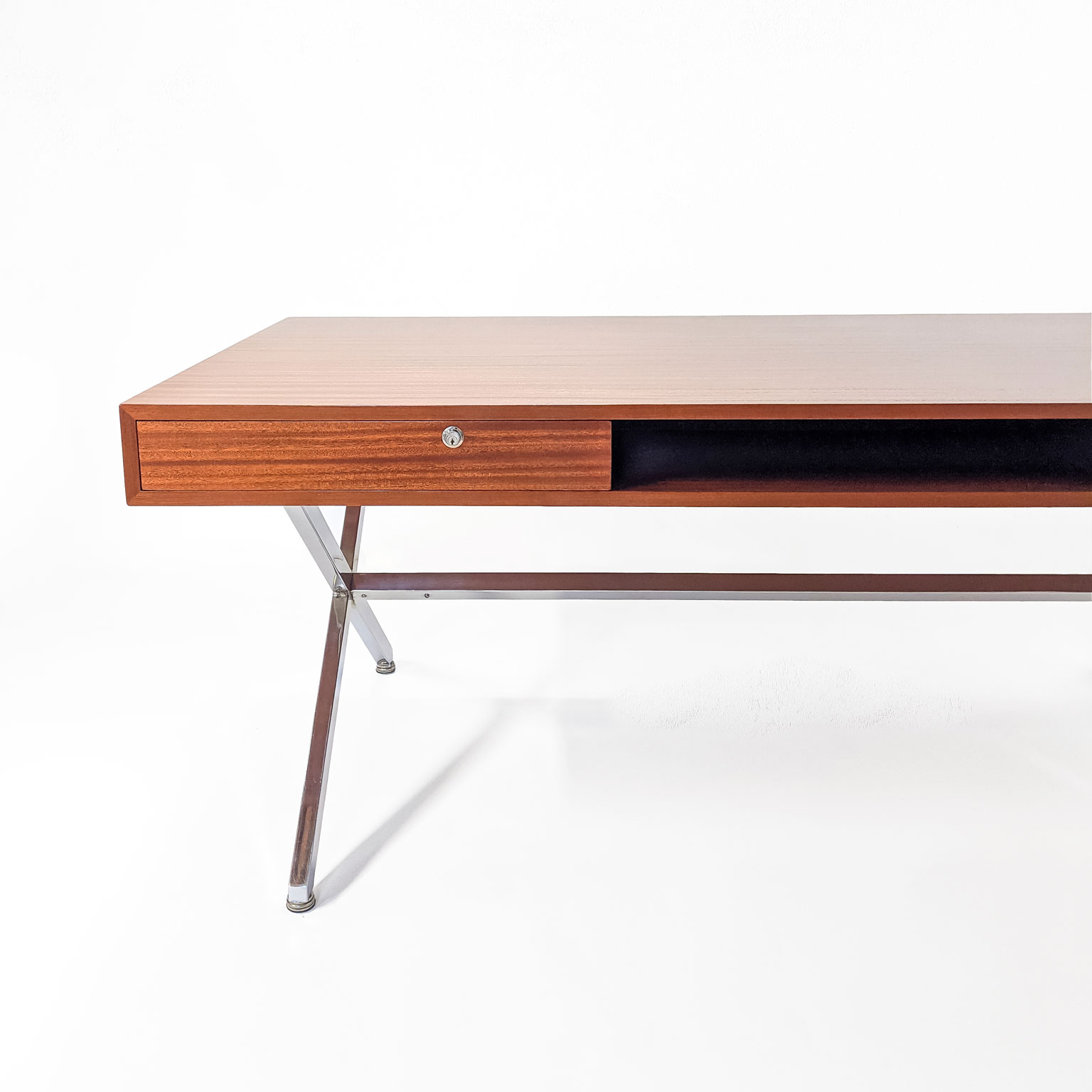 petit bureau scandinave, dans l'esprit pierre guarriche