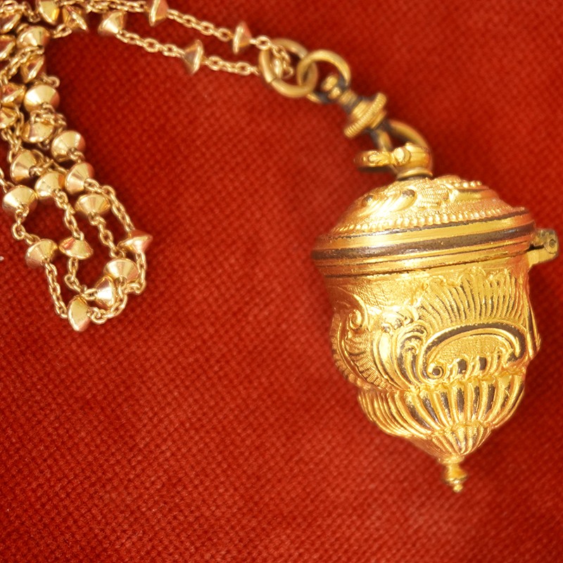 Collier diffuseur de parfum