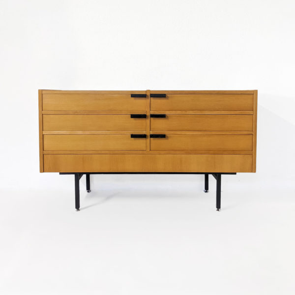 Gérard Guermonprez chest of drawers in ash veneer and black lacquered metal, published by Magnani in 1958.