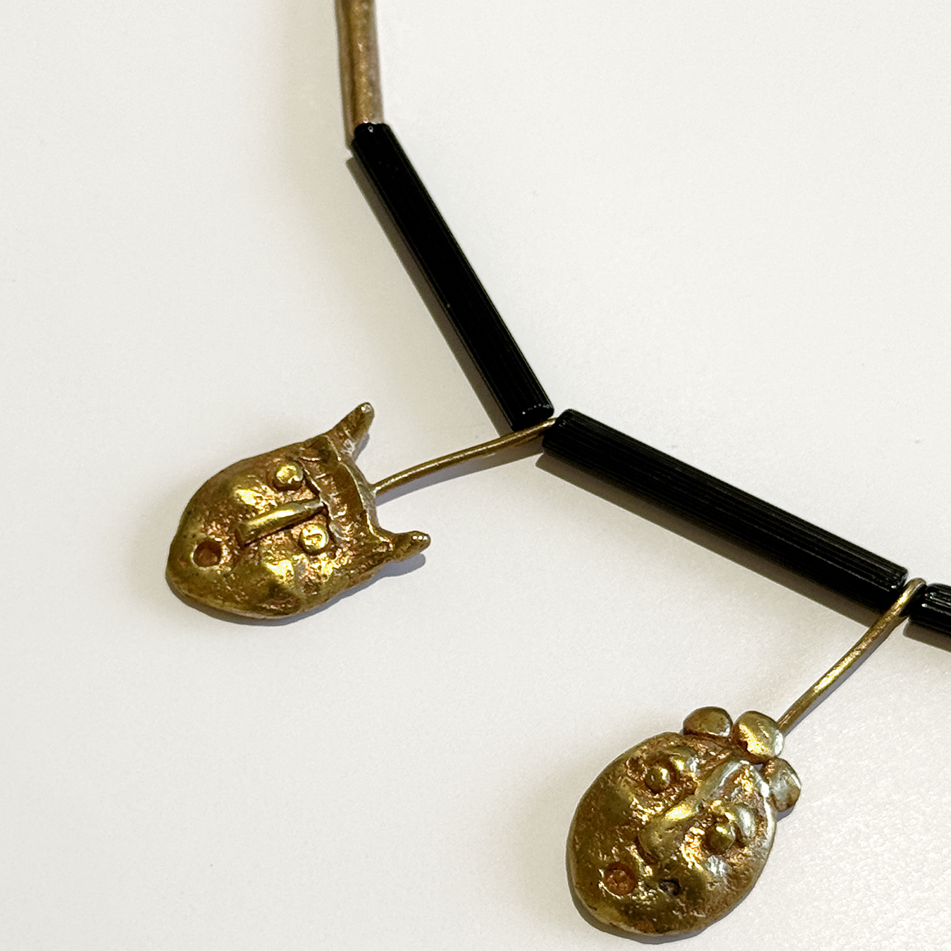 COLLIER EN LAITON - LES MASQUES – Image 4