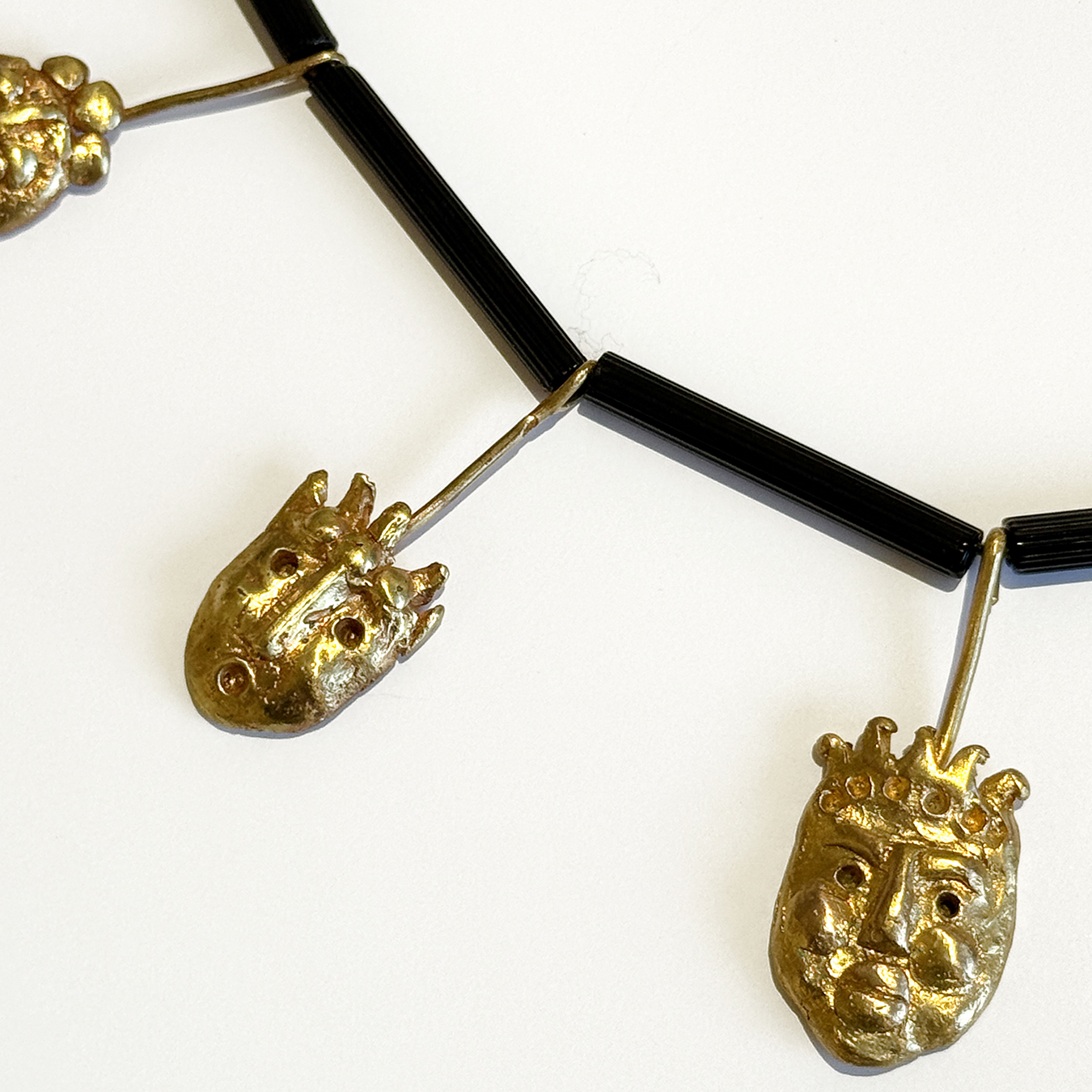 COLLIER EN LAITON - LES MASQUES – Image 2