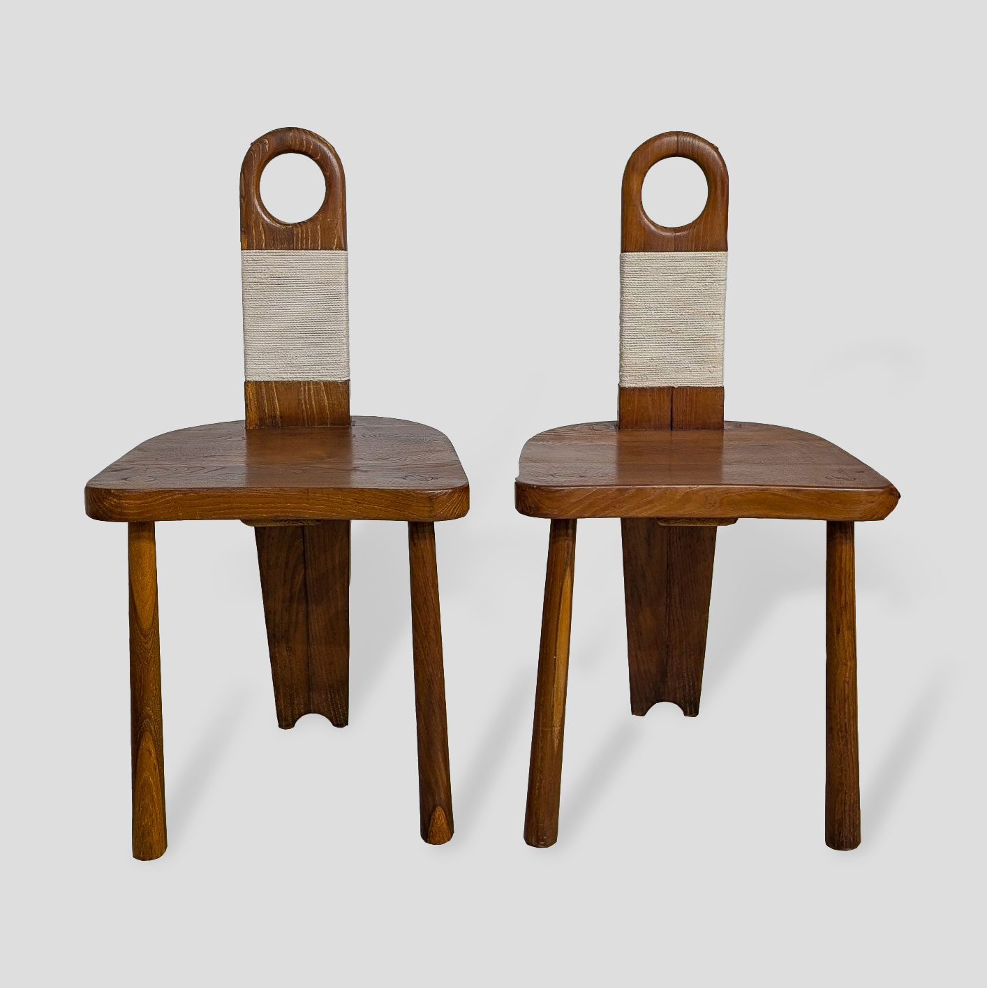 PAIRE DE CHAISES BRUTALISTES (1940)